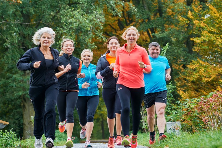 Laufgruppe im Herbst