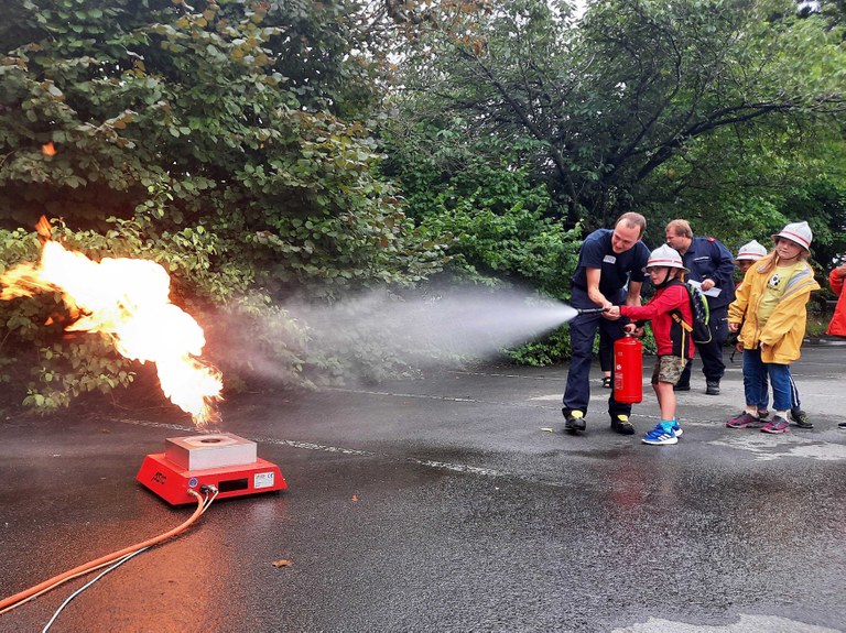 Beim Tag bei der Feuerwehr können verschiedene Feuerwehrtätigkeiten ausprobiert werden. © Marktgemeinde Rankweil