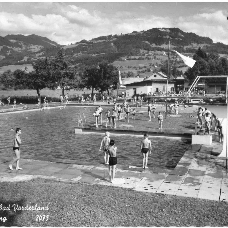 Bereits in seiner ersten Badesaison erfreute sich das Schwimmbad Vorderland großer Beliebtheit.