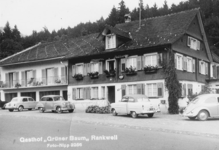 Bereits 1857 ist der Grüne Baum als Gaststätte nachgewiesen. Damals befand es sich im Besitz des Sattlermeisters Ferdinand Gasser (1823-1885), der aus Dornbirn stammte. © Gemeindearchiv