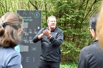 02 Konrad Höfinger führte durch die einzelnen Stationen © MG Rankweil.JPG