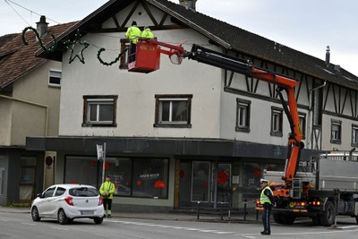 03 Installation Weihnachtsbeleuchtung © Bernd Oswald.jpg