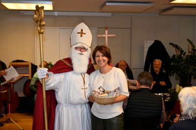 04 Der Nikolaus und Juliane Nigg-Unterthiner von der Marktgemeinde Rankweil © Bernd Oswald.jpg
