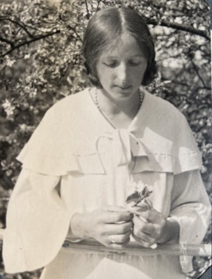 05_Luise Sinnstein die Tante um 1943.jpg