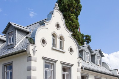 Moderne Facharbeiten und Jugendstilvilla harmonisch vereint im Erscheinungsbild der neu sanierten Häusle-VIlla © Röfix - Dietmar Walser
