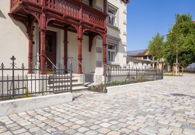Liebe zum Detail gibt es vor allem bei den aufwändigen Holzarbeiten der Häusle-Villa zu bestaunen © Röfix - Dietmar Walser