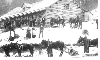 Holztransport+in+den+1920er-Jahrevon+der+Netschelhütte+Richtung+Rankweil+.jpg