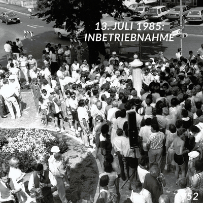 Der Andrang war groß, als sich herumsprach, dass der Brunnen Wein statt Wasser spendete – allerdings nur „solange der Vorrat reichte“.