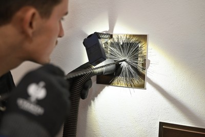 Reinigung eines eingebauten Kachelofens © mg rankweil - kevin zimmermann (119) optimiert.jpg