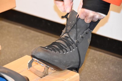 Schlittschuhe für das Eistanzen ähneln jenen für das Eiskunstlaufen  .jpg
