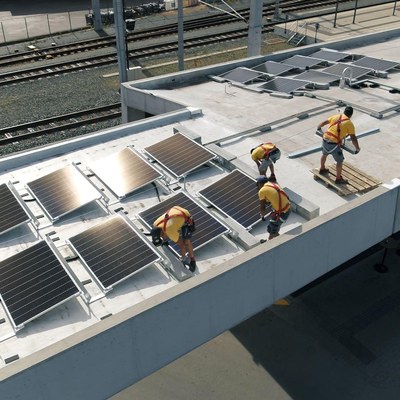 Solarstrom am Bahnhof © ÖBBSailorbrothers (1).jpg