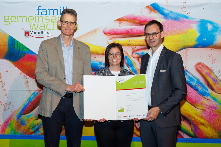 LH Markus Wallner mit Bgm. Katharina Wöß-Krall und Amtsleiter Christian Breuß © Land Vorarlberg/Bernd Hofmeister