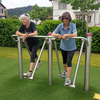 Zirkeltraining unter freiem  Himmel