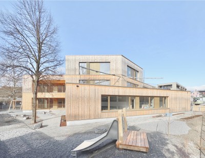 Spiele-Terrasse für Familien