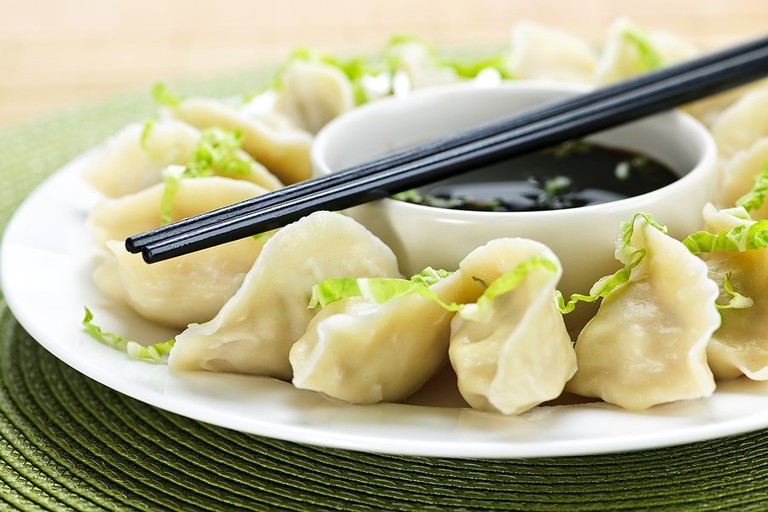 Symbolbild Väterhock:  Cheng aus China zeigt uns, wie man Dumplings macht.