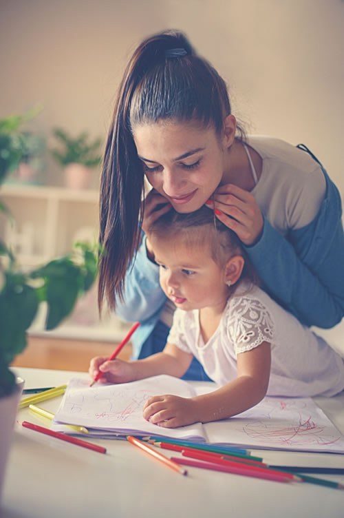 Babysitterin mit Kind © IfS Gemeinwesenstelle Mitanand