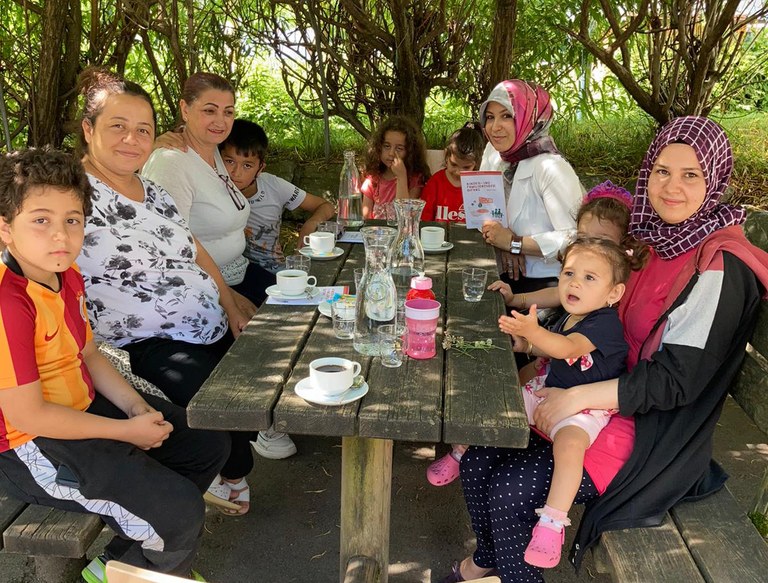 Gemütliches Beisammensein und Austausch über Familien- und Bildungsthemen beim Frauenfrühstück im Kinder- und Familientreff Bifang in Rankweil © Marktgemeinde Rankweil)