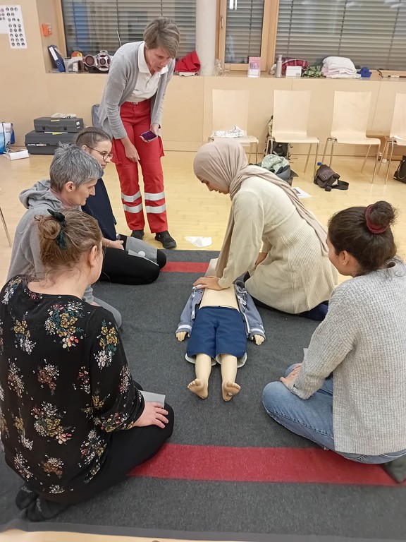 Erste Hilfe Säuglings- und Kindernotfallkurs im Kinder- und Familientreff Bifang. ©Marktgemeinde Rankweil