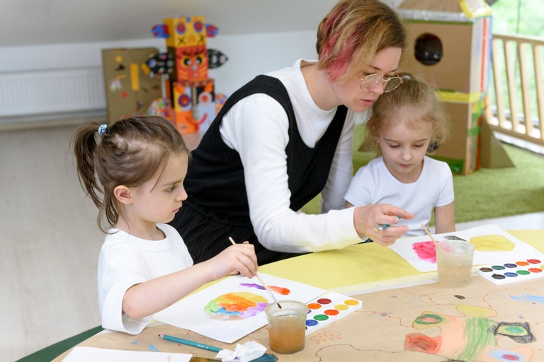 Symbolfoto: Arbeiten mit Kindern © Ksenia Chernaya/pexels