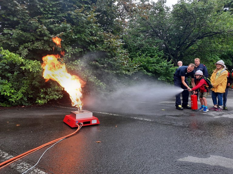 Kinder am Feuerlöschen © Marktgemeinde Rankweil