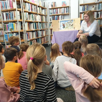 Kindergarten zu Besuch in der Bücherei