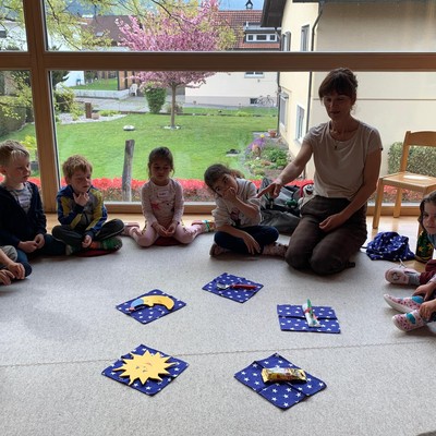 Max Prophylax zu Besuch im Kindergarten Röthis
