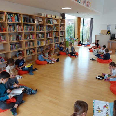 Die Viertklässler lesen vor