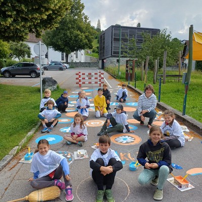 Blühende Straßen um die VS Röthis