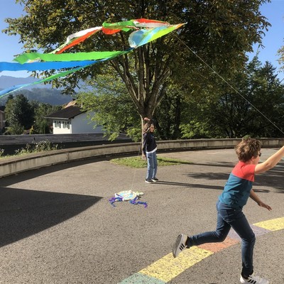 Drachen steigen lassen