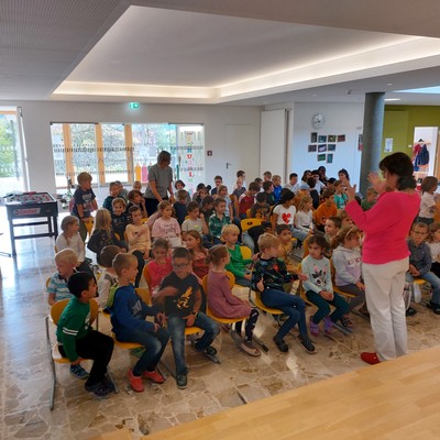 Erste Monatsversammlung im neuen Schuljahr