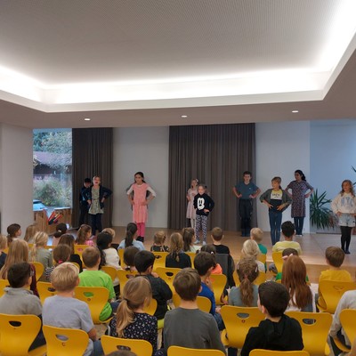 Erste Monatsversammlung im Schuljahr 2022/23