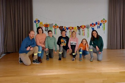 Neue Leuchtbänder für die Volksschule