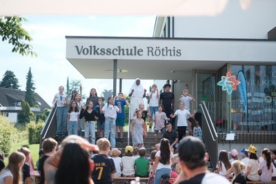Traditionelles Schulfest