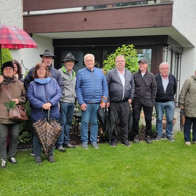 Rosenpflege nach der Blüte mit Rudi Waibel am Samstag, den 1.6.2024 in Sulz bei Frau Brigitte Gut.