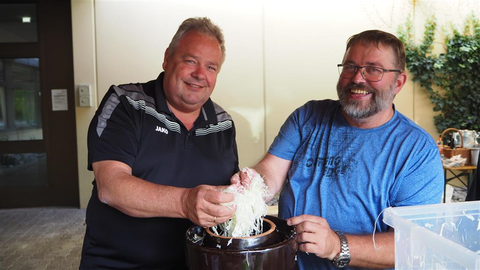OGV Sulz-Röthis verwandelte Kraut zu Sauerkraut.