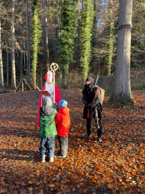Nikolaus im Wald (7).JPG