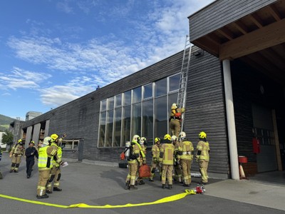 Beeindruckende Feuerwehrabschnittsübung in Sulz Beeindruckende Feuerwehrabschnittsübung in Sulz