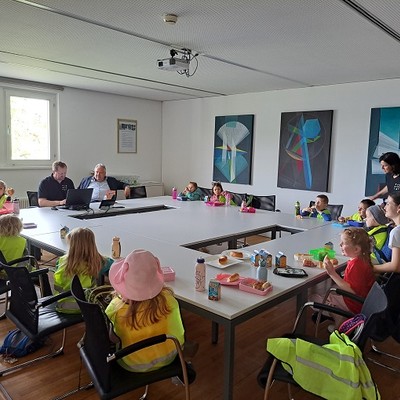 Besuch der Fröschegruppe im Gemeindeamt