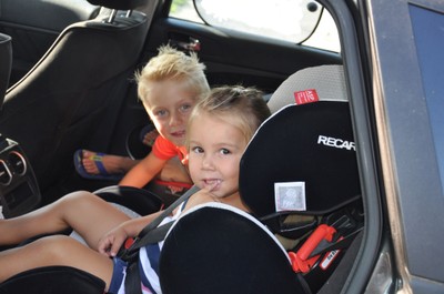 Kinder im Auto vor Hitze schützen