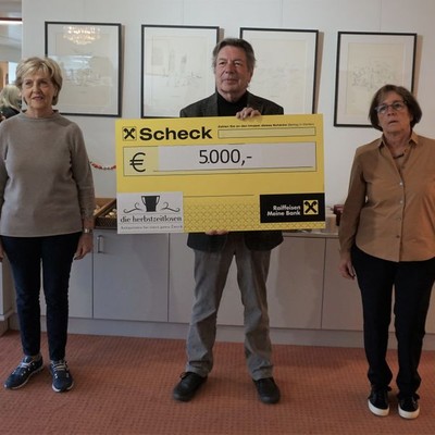 Scheckübergabe und Ausstellung bei den Herbstzeitlosen