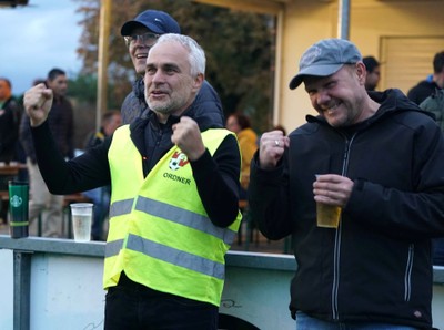 34_Jubel bei den Fans 2.jpg