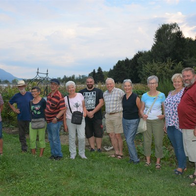 Gartenbegehung mit Hock unterm Nussbaum bei der Wegwarte am Fr. 26.8.2022