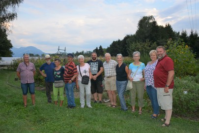 Bio-Garten-Begehung mit Hock unterm Nussbaum bei der Wegwarte Koblach am Freitag, 26.08.2022