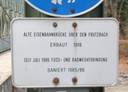 Alte Eisenbahnbrücke Tafel Jahresangaben.jpg