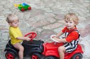 bobbycar fahren_Romrodphoto_shutterstock.jpg