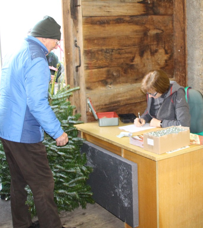 Christbaumausgabe 29.JPG