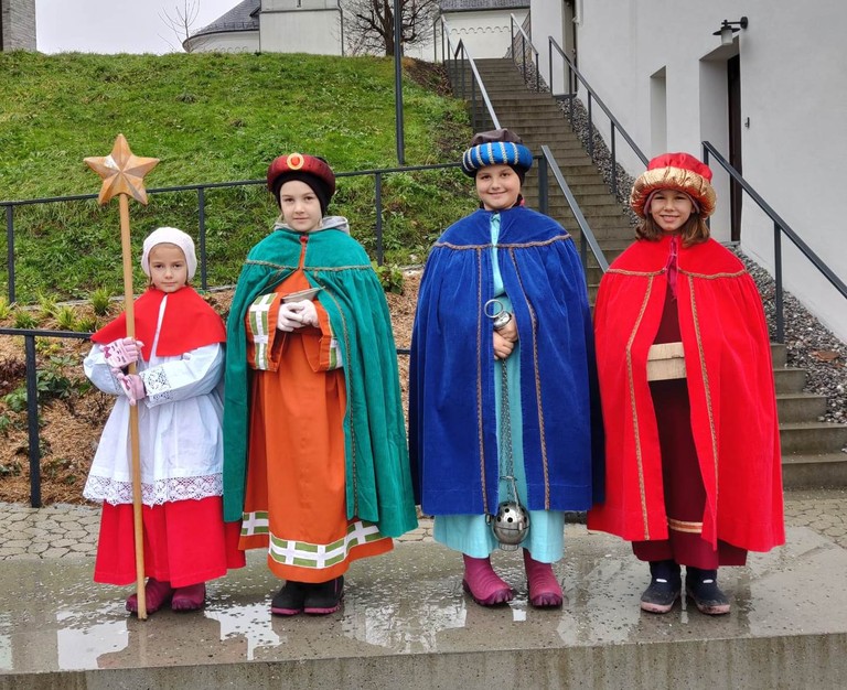 Sternsinger 2023 Gruppe 2.jpg
