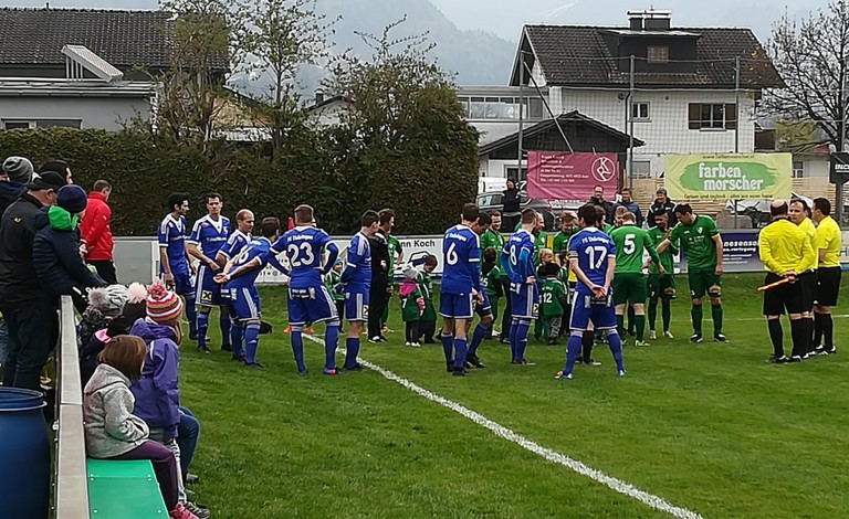 U7_Einlauf gegen Thüringen 2.jpg