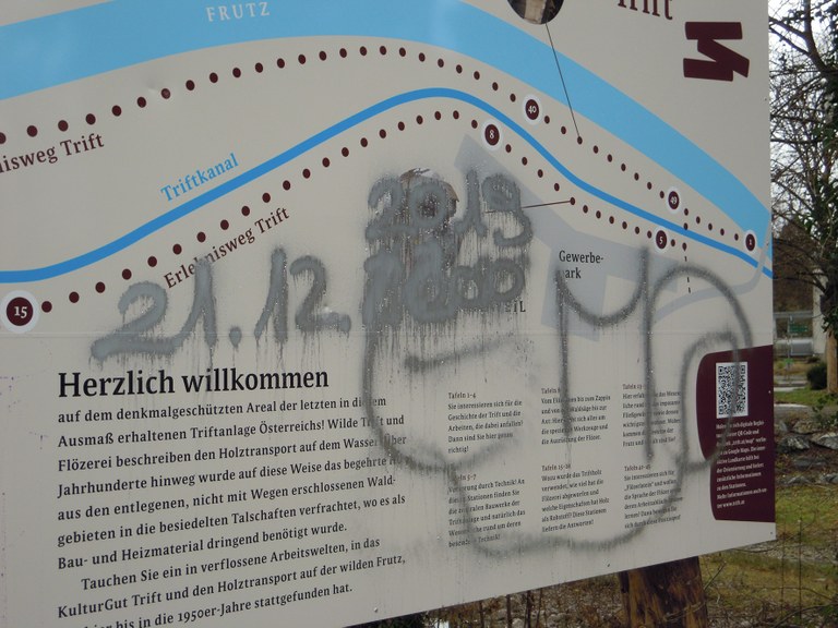 Die  Tafel beim Eingang zum Triftgelände (© Marktgemeinde Rankweil)