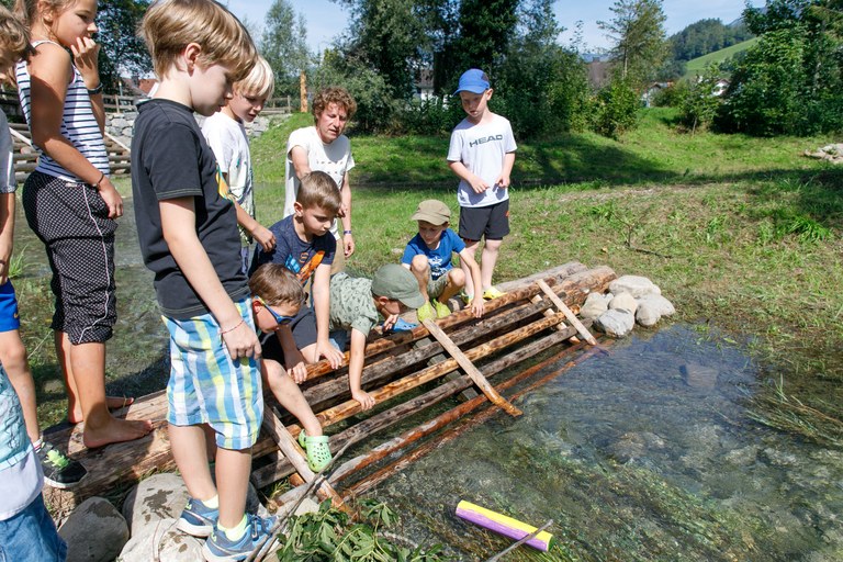 Kinder an der Trift © Bernd Hofmeister